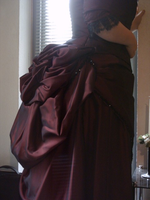 Overskirt
                  (side)