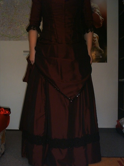 Underskirt
                  & Apron Overskirt
